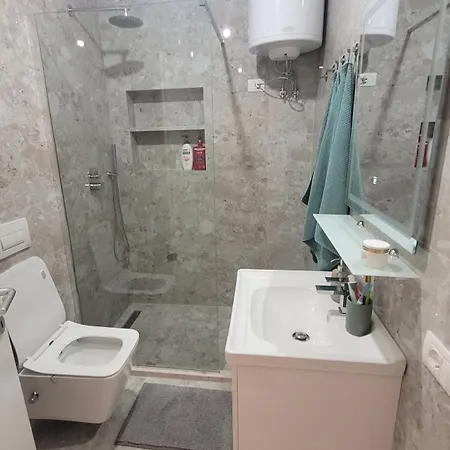 Ella Apartman *